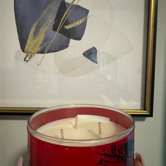Bath & Body Works Emily in Paris Red Candle - Picture 4 of 4
